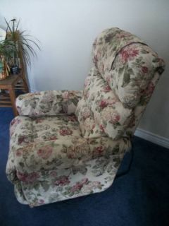 Floral La Z Boy Recliner Lazy Boy with Powered Foot Lift in Southern
