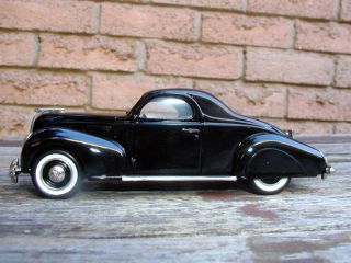 model of 1938 Lincoln Zephyr created by Durham Classics in Canada