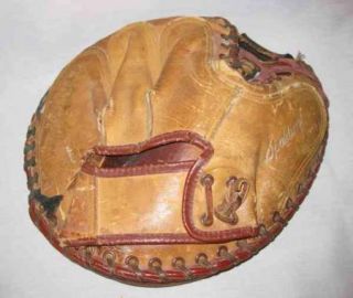 Vintage 10 Spaulding Jim Hegan Catchers Mitt Baseball