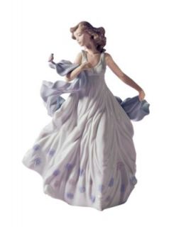 Lladro Collectible Figurine, A Flowers Whisper   Collectible