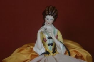 Goebel Half Doll Empress Mary Elizabeth Tea Cozy Goebel