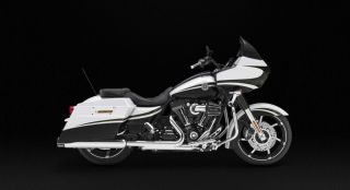 2012 CVO CVO Road Glide Custom Motorcycle White Gold Pearl / Starfire