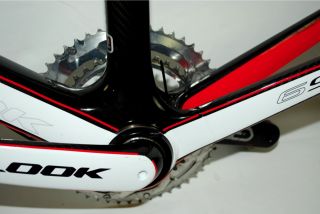, the crank arm length is adjustable between 170, 172.5, and 175mm