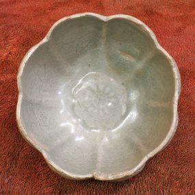 Fine Beautiful 12th Century Korean Lotus Form Celadon Cup with Incised