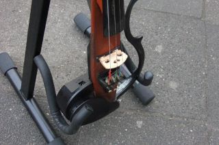 Die Geige befindet sich in einem gut erhaltenen Zustand