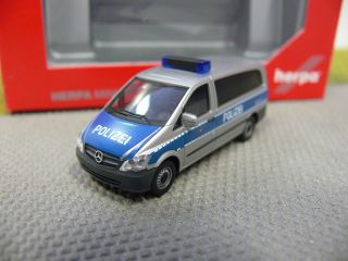 87 Herpa 049672 MB Vito 2010 Bus Polizei Hessen