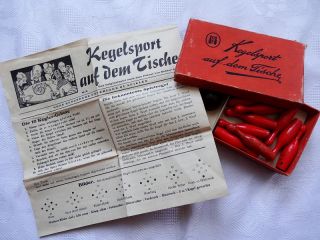 Kegelspiel, Kegelsport auf dem Tische um 1930/40