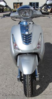 Benzhou R01 Retro Roller Silber 4 Takter 50ccm Motorroller Scooter
