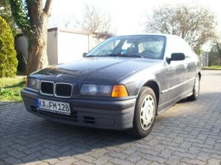 BMW e36 318i Limosine Diamantschwarzmetallic