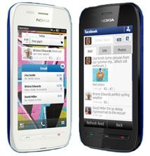 Nokia Asha 303 Smartphone (6,1 cm (2,4 Zoll) Display, Touchscreen, 3,2