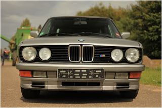 hier über  meinen BMW M 535 i [ E28 ] aus dem Baujahr 1986 an