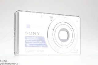 Sony DSC W530 Kompaktkamera in silber mit Zeiss Zoom Objektiv 2 GB