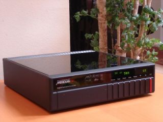 Meridian 561 Audio/Video Digital Surround Processor/Preamplifier
