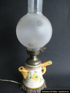 alte Petroleumlampe, elektr. Messing, Keramik mit getönten
