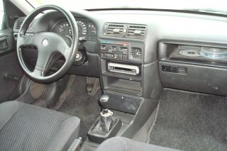 OPEL VECTRA A 1.6 GL ** 146 TKM/ Schiebedach/ ZV./ 8 Fach bereift/ 3