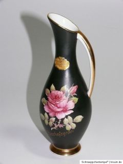 Es handelt sich hier um eine Porzellan Vase aus längst vergangenen