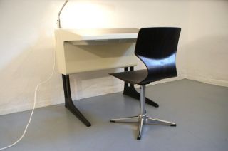 LUIGI COLANI Flötotto Schreibtisch mit Lampe und Stuhl mitwachsend