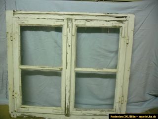 Sehr altes Holz   Fenster mit Rahmen und Holzdübeln