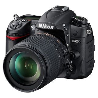 Nikon D7000 Digital SLR Camera with AF S DX 18 105mm Lens
